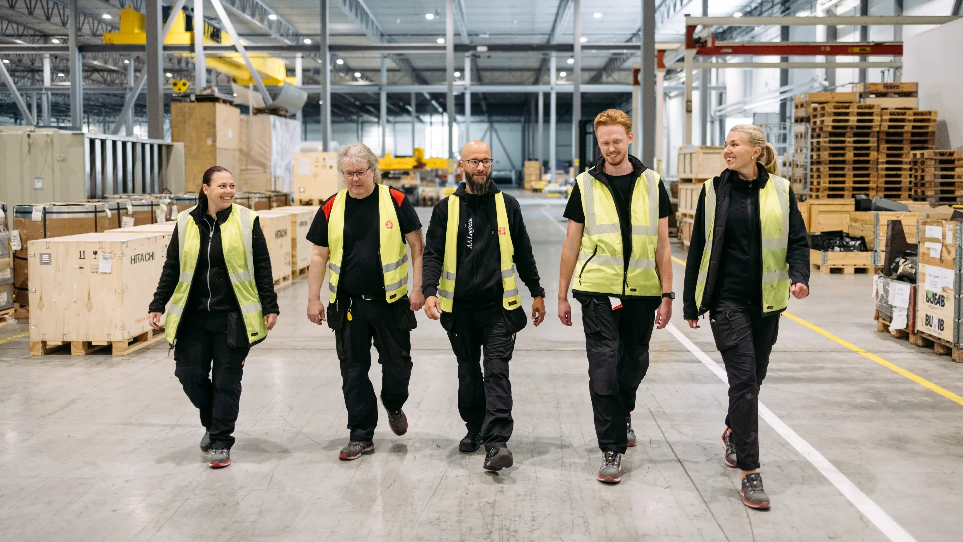 Bild: Medarbetare och lycklig logistik